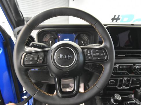 Used 2024 Jeep Wrangler Unlimited w/ Convenience Group AWD/4WD image 25
