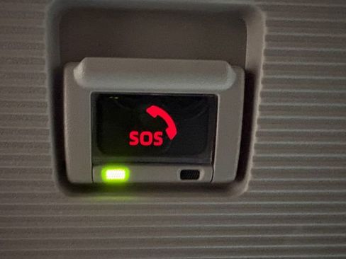 Used 2021 Toyota RAV4 LE image 11