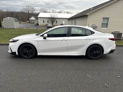 Used 2025 Toyota Camry SE image 7