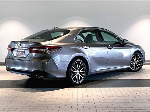 Used 2022 Toyota Camry XLE w/ Carpet Mat Package (TMS) image 10