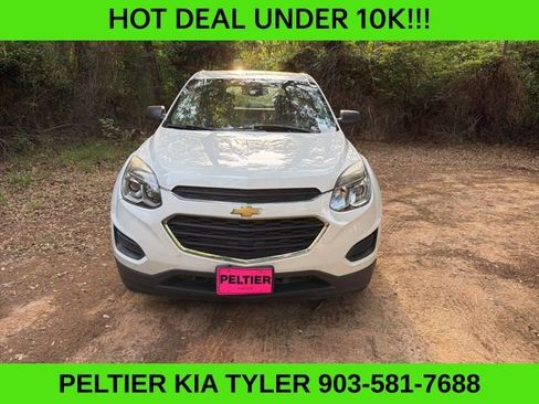 Used 2017 Chevrolet Equinox LS FWD image 2