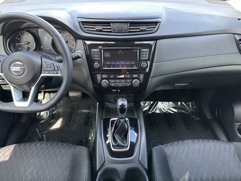 Used 2020 Nissan Rogue SV image 13