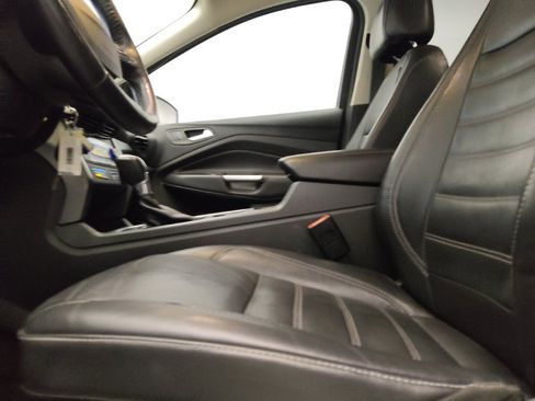 Used 2017 Ford Escape SE w/ SE Leather Comfort Package AWD/4WD image 17