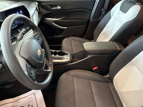 Used 2025 Chevrolet Trax LS w/ LS Convenience Package image 20