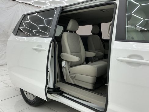 Used 2020 Kia Sedona L FWD image 23