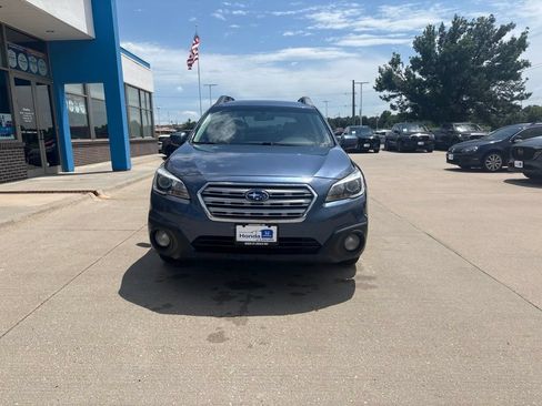 Used 2017 Subaru Outback 2.5i Premium AWD/4WD image 2