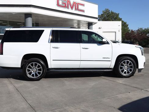 Used 2020 GMC Yukon XL Denali AWD/4WD image 7