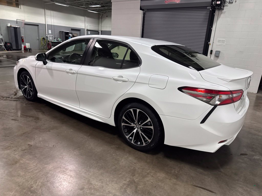 Used 2018 Toyota Camry SE FWD image 5