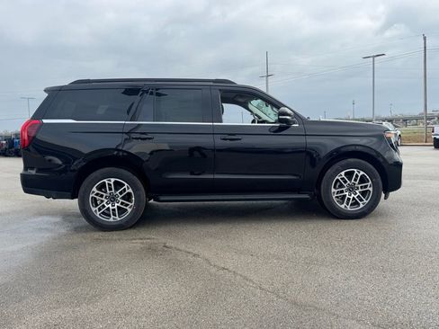 New 2026 Ford Expedition Active image 7