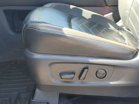 Used 2022 Nissan Pathfinder Platinum image 12