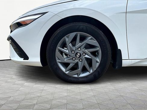 Used 2024 Hyundai Elantra SEL image 9