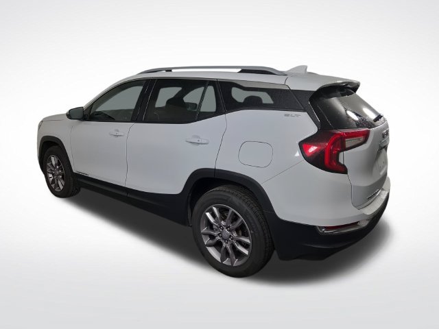 Used 2024 GMC Terrain SLT AWD/4WD image 10