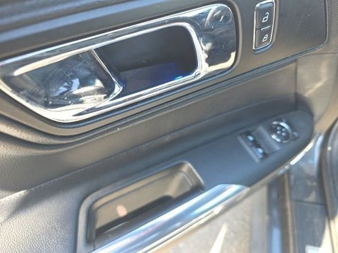 Used 2017 Ford Mustang Premium image 8