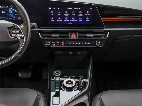 Certified 2024 Kia Niro Wind w/ Wind Preserve Package image 11