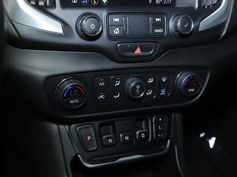 Used 2020 GMC Terrain SLT FWD image 25