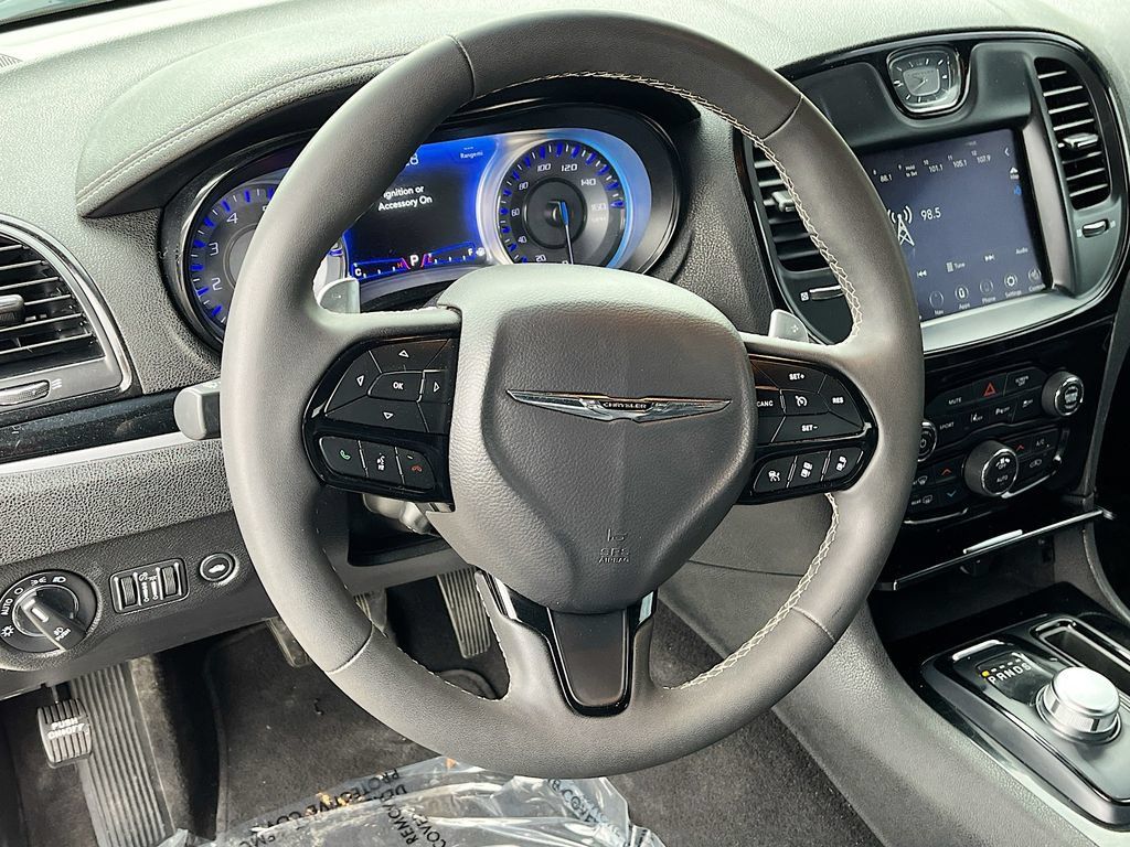 Used 2023 Chrysler 300 S w/ Comfort Group RWD image 11
