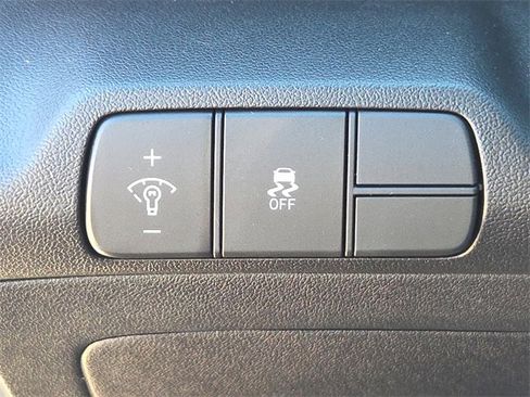 Certified 2025 Hyundai Elantra Sport image 22