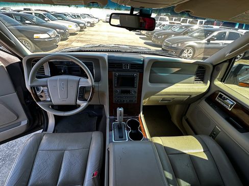 Used 2012 Lincoln Navigator 2WD image 52