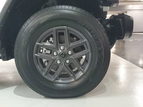 Used 2024 Jeep Gladiator Sport image 6