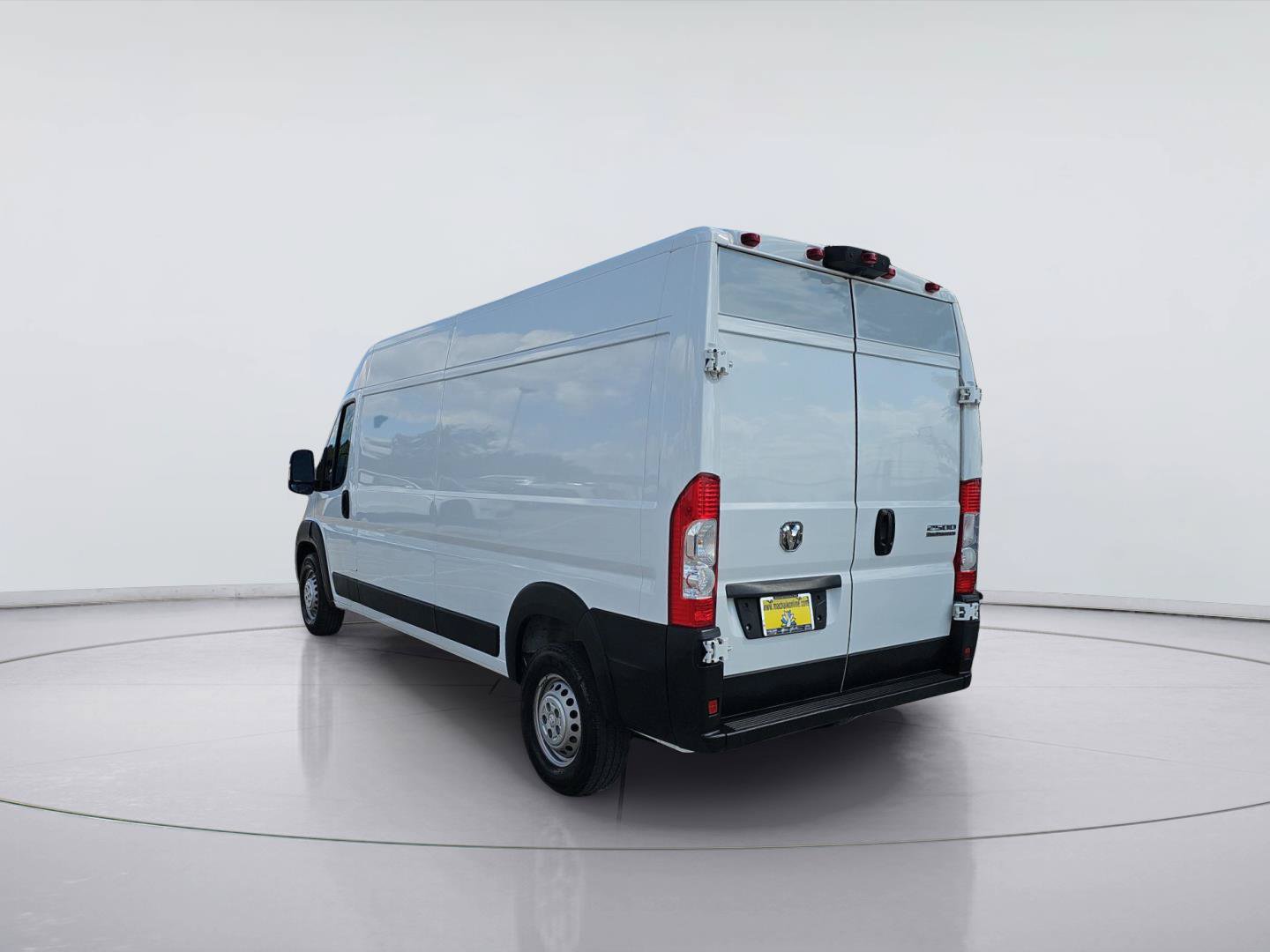 Used 2025 RAM ProMaster 2500 w/ Convenience Group FWD image 3