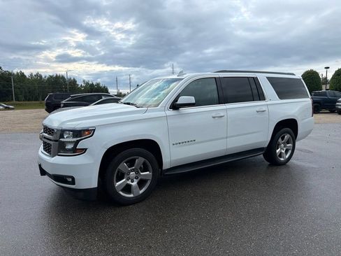 Used 2017 Chevrolet Suburban LT w/ Luxury Package AWD/4WD image 2