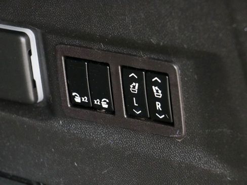 Used 2023 Chevrolet Tahoe Premier RWD image 12