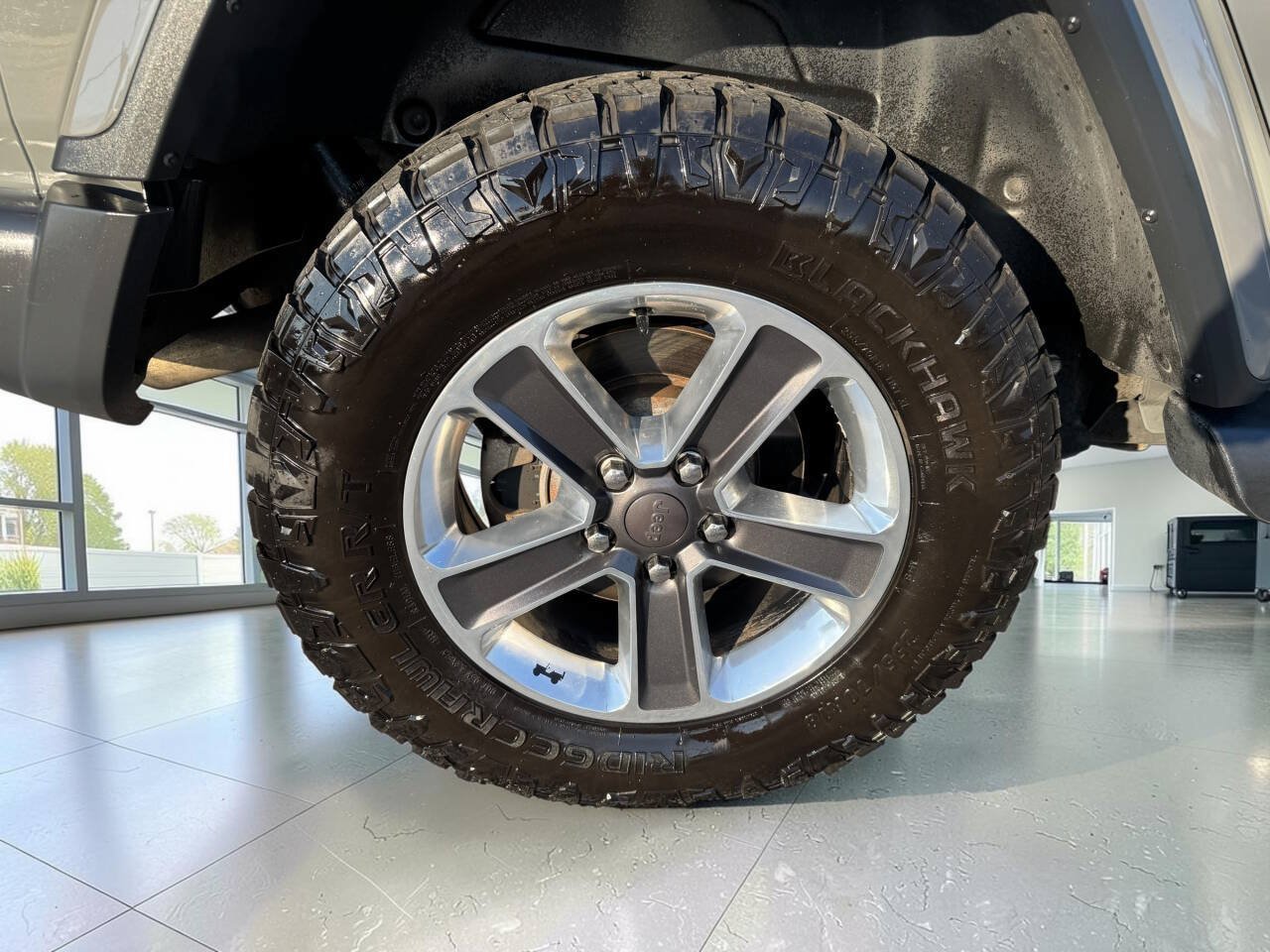 Used 2018 Jeep Wrangler Unlimited Sahara w/ LED Lighting Group AWD/4WD image 37