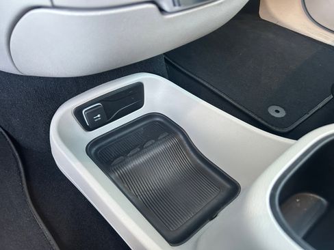 Used 2024 Chrysler Pacifica Touring-L image 24