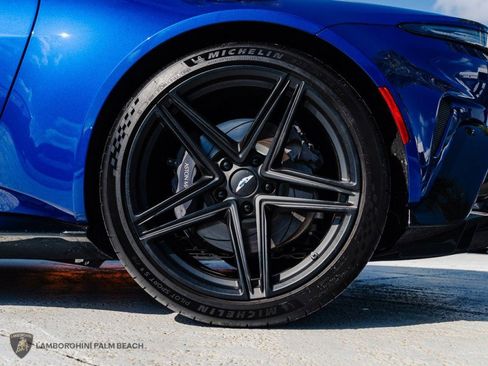 Used 2025 Aston Martin V8 Vantage Coupe image 34