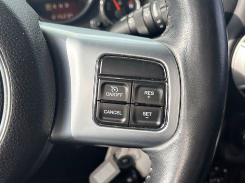 Used 2015 Jeep Wrangler Unlimited Rubicon image 19