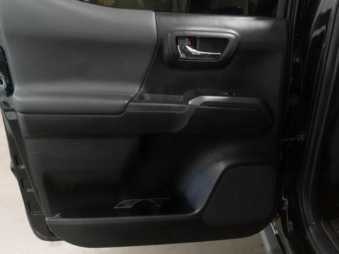 Used 2020 Toyota Tacoma TRD Sport w/ Technology Package AWD/4WD image 10
