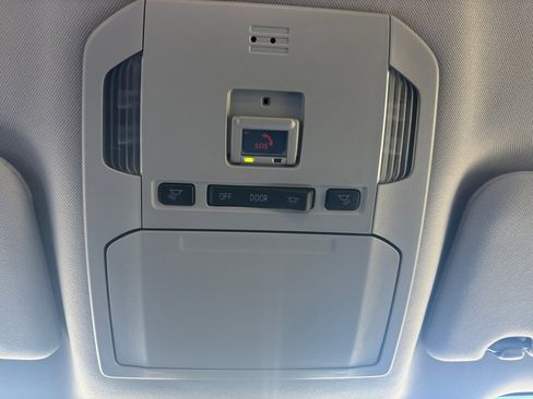 Used 2023 Toyota Highlander LE image 7