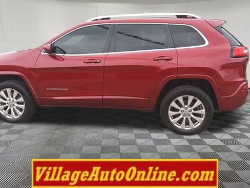 Used 2017 Jeep Cherokee Overland AWD/4WD image 7