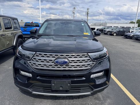 Used 2022 Ford Explorer Limited w/ Equipment Group 301A AWD/4WD image 2