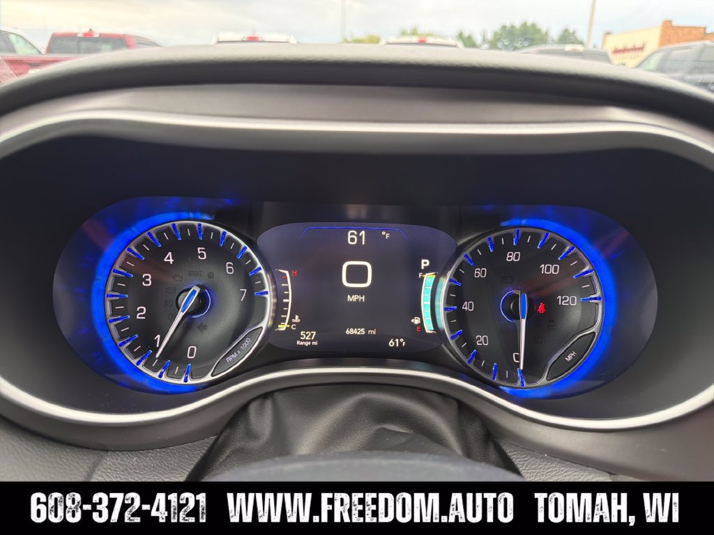 Used 2025 Chrysler Pacifica Select FWD image 17