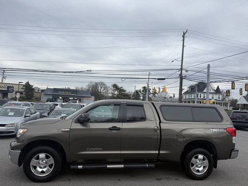 Used 2011 Toyota Tundra 4x4 Double Cab w/ TRD Off-Road Pkg image 5