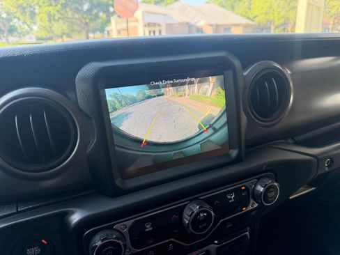 Used 2022 Jeep Wrangler Sport AWD/4WD image 17