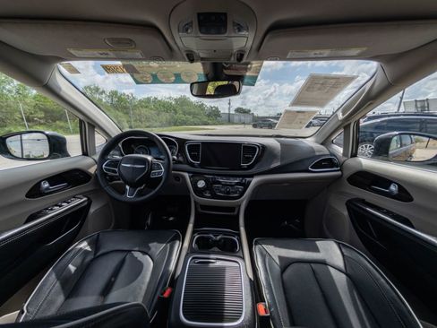 Used 2023 Chrysler Pacifica Limited FWD image 20