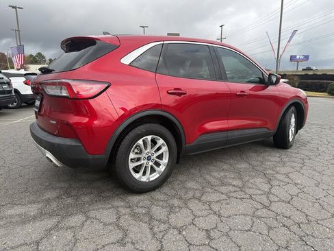 Used 2020 Ford Escape SE image 3