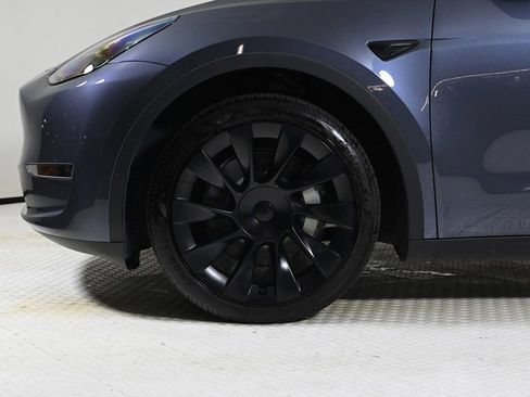 Used 2024 Tesla Model Y Long Range image 23