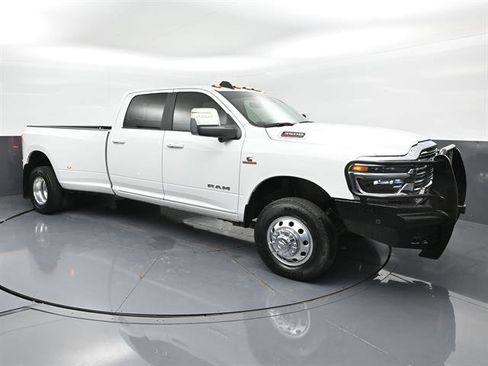 Used 2026 RAM 3500 Laramie w/ Towing Technology Group AWD/4WD image 2