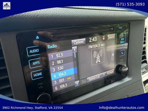 Used 2015 Toyota Sienna XLE w/ XLE Navigation Package FWD image 23