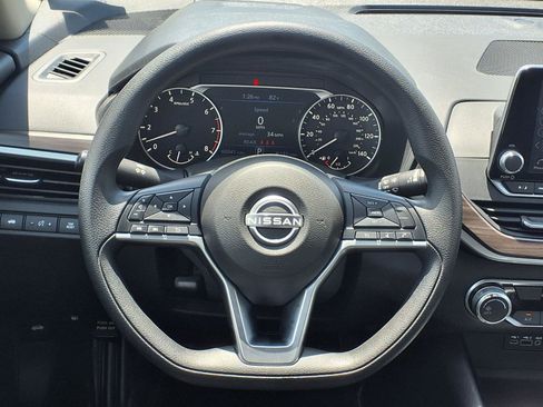 Used 2024 Nissan Altima 2.5 SV FWD image 28