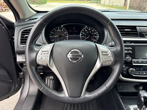 Used 2018 Nissan Altima 2.5 SV FWD image 16