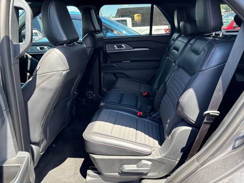 Used 2025 Ford Explorer ST-Line w/ ST-Line Street Pack AWD/4WD image 9