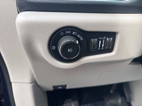 Used 2024 Chrysler Pacifica Limited image 26