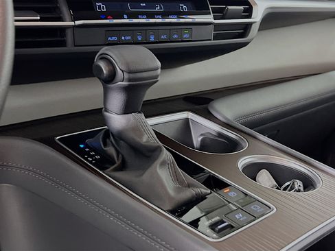 Used 2024 Toyota Sienna LE image 24