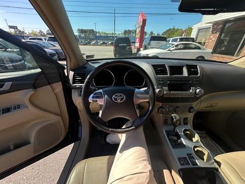 Used 2012 Toyota Highlander SE w/ Tow Pkg AWD/4WD image 10