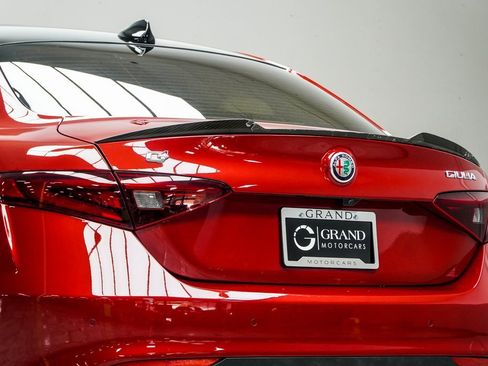 Used 2018 Alfa Romeo Giulia Ti w/ Quick Order Package 22X Lusso image 13