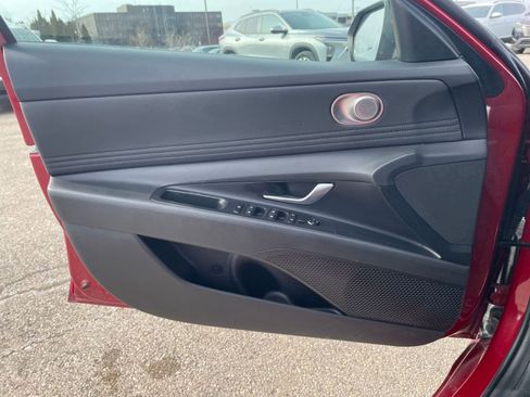 Used 2025 Hyundai Elantra SEL image 18